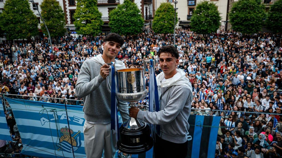 Lasarte se rinde ante Jon Martín y Lander Astiazaran en un recibimiento histórico
