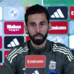 Arbeloa le da un toque al vestuario: "No se gana a nadie bajándose del autobús"