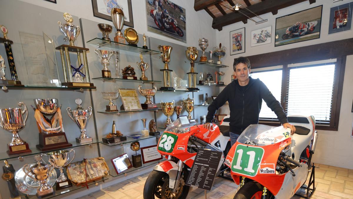 Alex Crivillé: "Mi peor lesión fue la de la mano izquierda, estuve a punto de perder el pulgar. Llevábamos un freno trasero en el manillar que desarrolló Mick Doohan y en mi moto lo tuvimos que sacar porque perdí la movilidad en ese dedo"