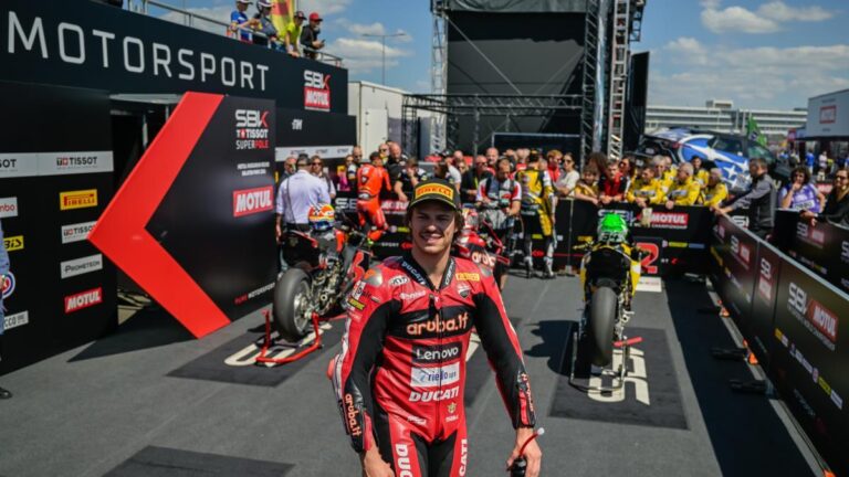 Histórico Bulega: primer piloto con 14 triunfos seguidos en Superbikes
