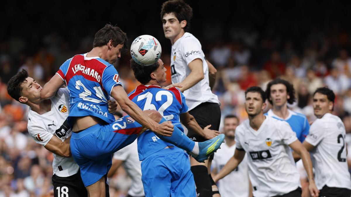 Pepelu: "No nos salió nada, toca remar; Mestalla es una afición exigente"