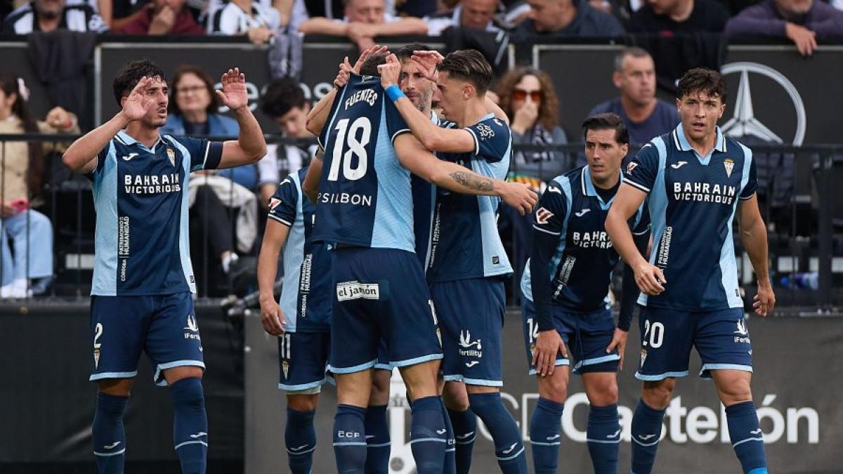 El Córdoba aviva su sueño de playoff a costa del ascenso directo del Castellón