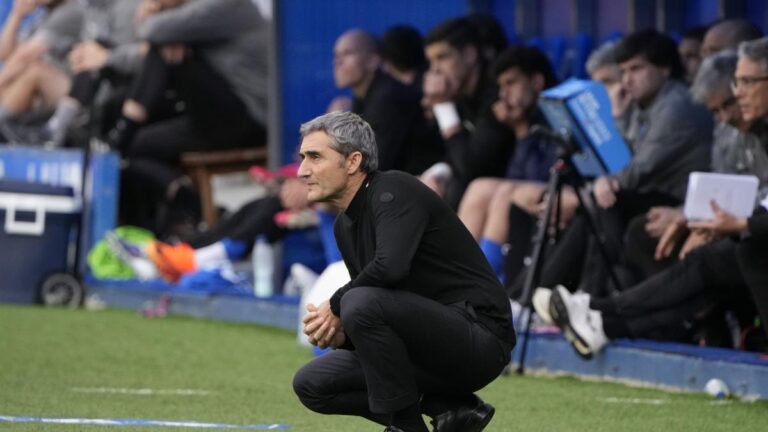 El sentido homenaje del vestuario del Athletic a Valverde y Aspiazu