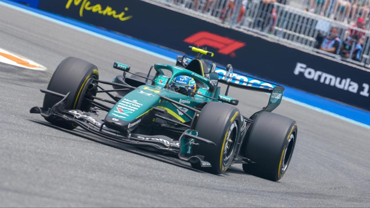 La radio de Alonso y su corrección a Aston Martin: "Lo que estaba pensando, ya no lo puedo hacer"