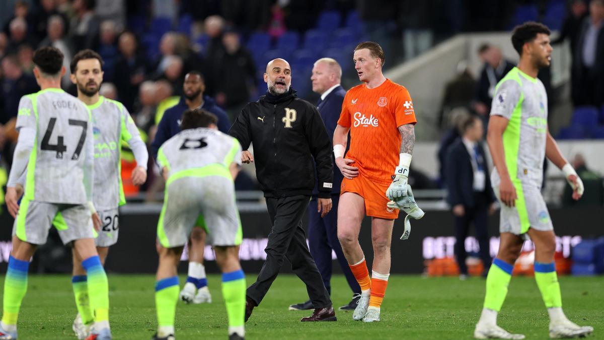 ¡Bronca tremenda de Guardiola a Pickford!