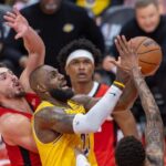 LeBron James da la estocada a los Rockets